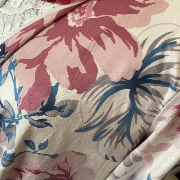 A floral jacket nailed the soft relaxing look ❤️ - Picture 5 of 12